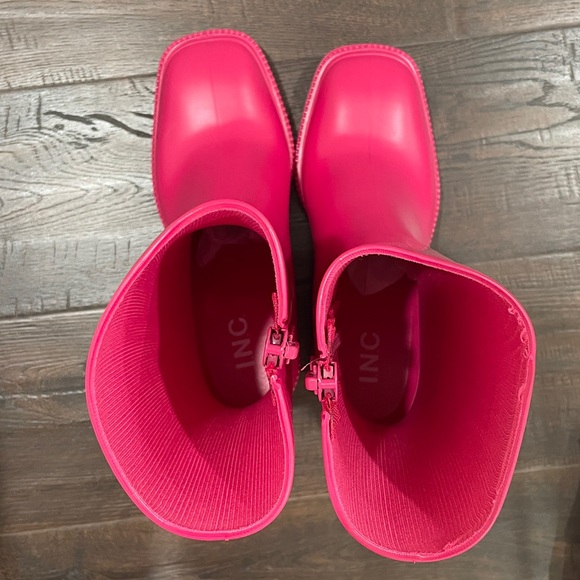 NWT fucsia pink rain boots ankle INC brand new 3” heel lug sole side zipper 7 - Picture 2 of 12